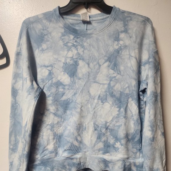 all in motion Tops - All in Motion Perwinkle Blue White Tie Dye Cotton Blend Sweatshirt Large